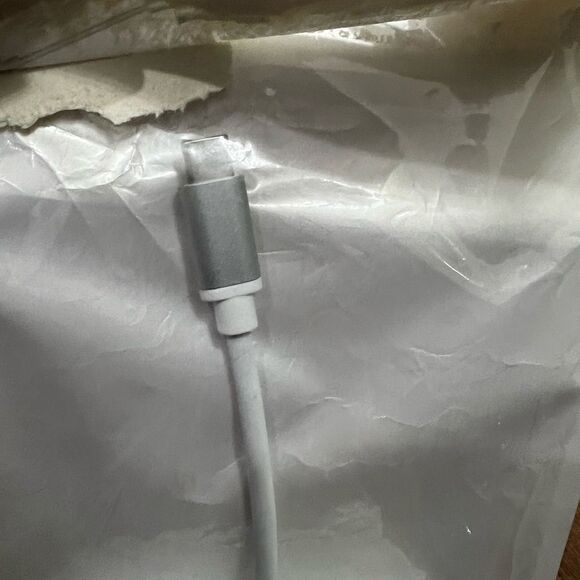 usb 3.1 c multiport adapter to hdmi 4k - Picture 2 of 6